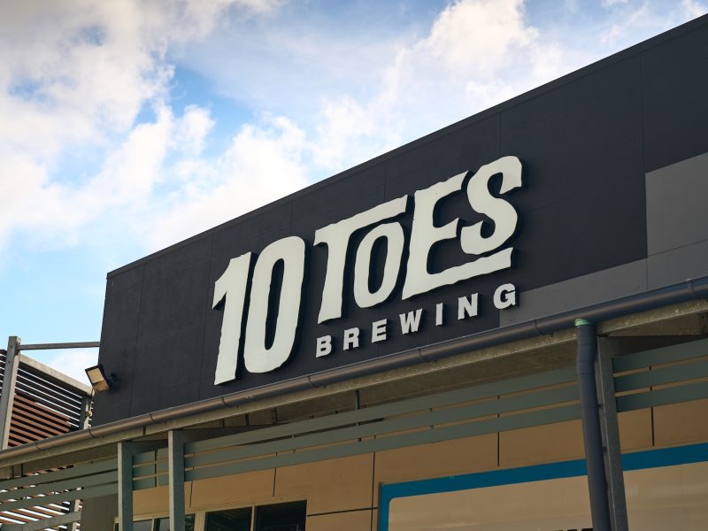 Sunquest Signs - Projects - 10 Toes 10